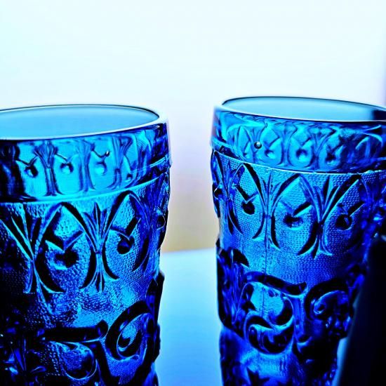 豪華なオールドバカラ アラベスクの青いシャンパンフルート【1840年