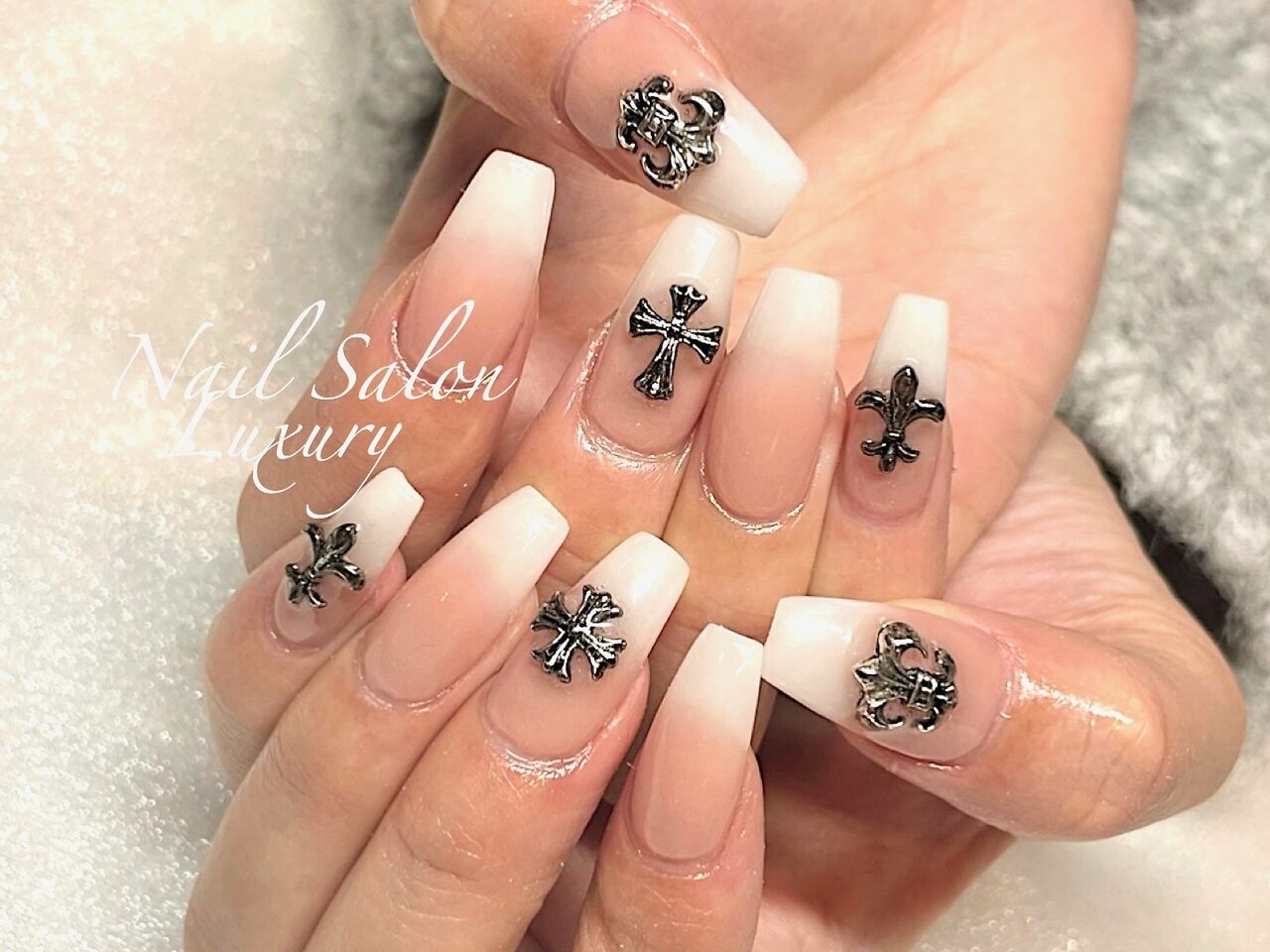 新品未使用】クロムハーツ ネイルラッカー クィィーン 15ml 【公式通販】