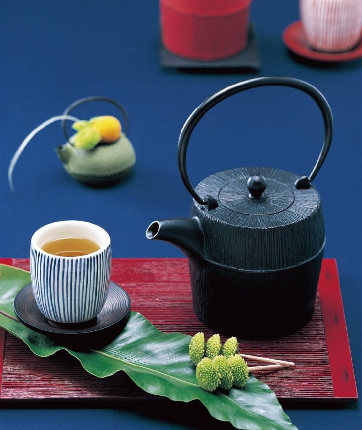 岩鋳 朝日 鉄急須 カラー 450ml 茶こし付き 藍花 南部鉄器【南部鉄瓶