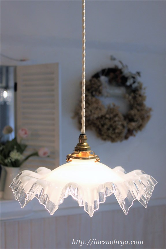 フランスアンティーク・フリルガラスシェード （ホワイトオパリン