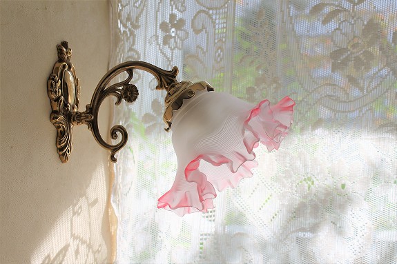 フリルガラスランプシェード（ピンクレッドフリル）とフレンチ