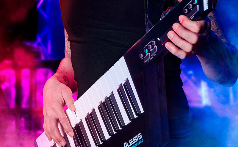 ALESIS VORTEX WIRELESS 2 発表！ワイヤレス式ショルダーキーボード