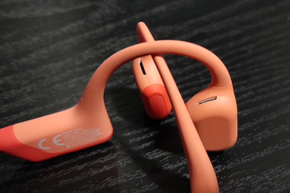 最終価格】【訳あり】SHOKZ OPEN RUN（レッド）骨伝導イヤホン SHOKZ