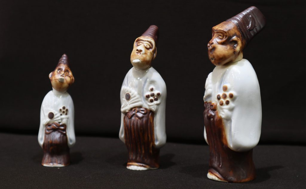 陶器 の 根付 「お猿の三番叟」からくり 首 舌が動く 江戸時代 陶器 の