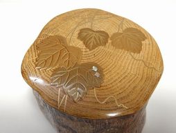 ア127 『加州 大井好雲斎』作『加賀蒔絵 一閑四方 朱瓜緑巻莨入 共箱