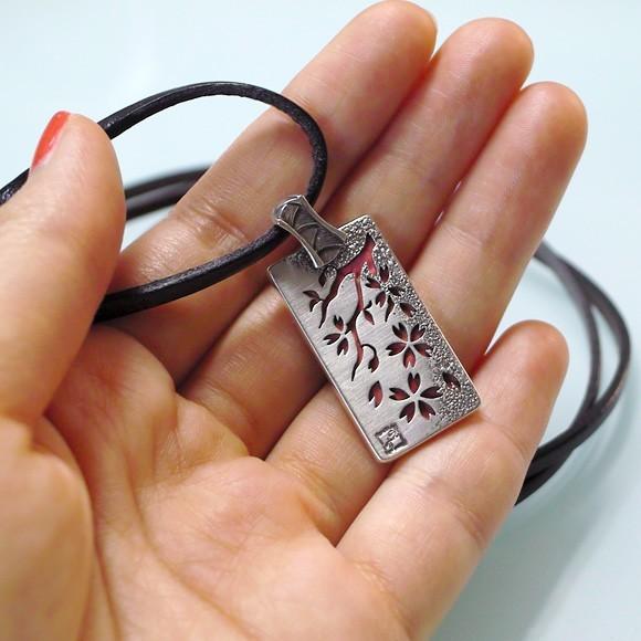 28色の革から選べる】エス 和柄 アクセサリー 作家 三浦砂織 霞桜