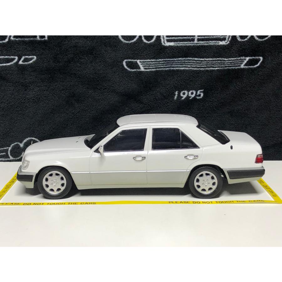iScale iScale 1/18 Mercedes Benz E class (W124) year 1989 arctic