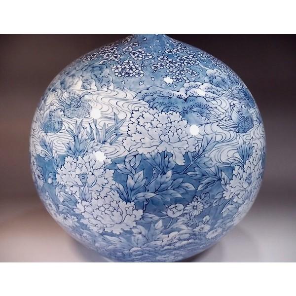 有田焼 染付鴛鴦流水花尽くし景図花瓶｜陶芸作家 藤井錦彩 作 : 有田焼