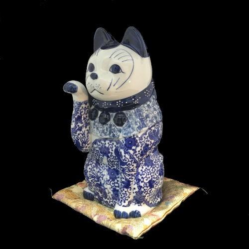 招き猫 瀬戸焼 染付猫 桐箱入り 金襴座布団付 陶器 置物 金運招福 商売