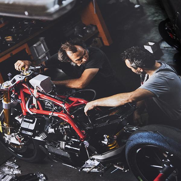 MOTO GUZZIオフィシャル記念ブックレット-Moto Guzzi 100 Years- 書籍