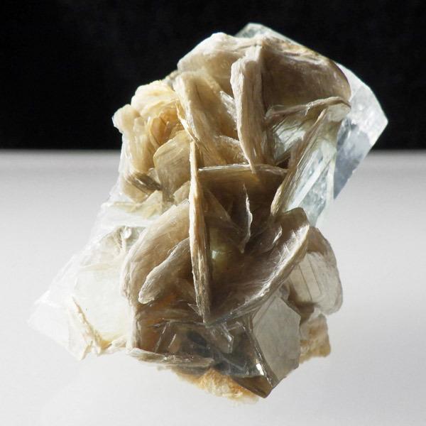 アクアマリン with モスコバイト 結晶 原石 パキスタン産 天然石