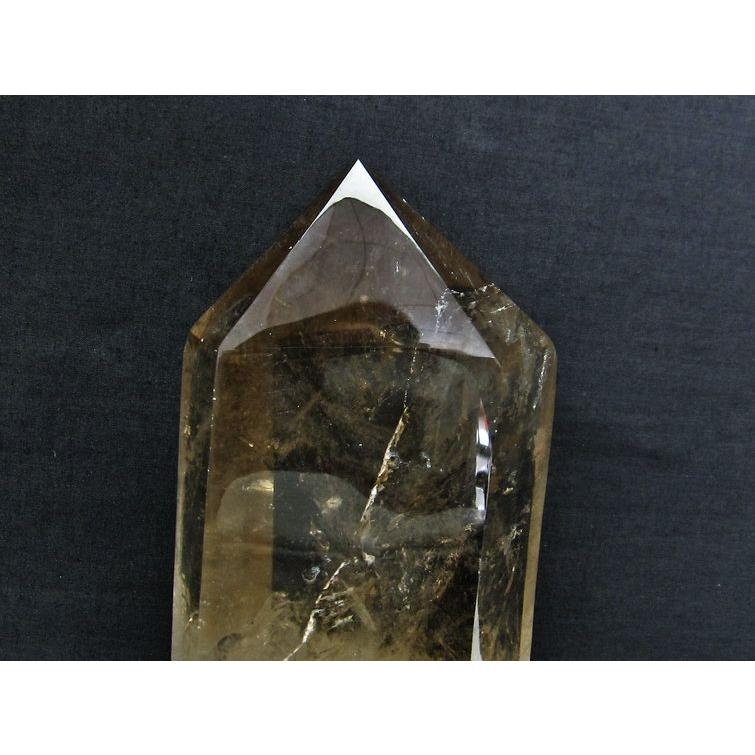 スモーキークォーツ 煙水晶 六角柱 1.3Kg 台座付属 送料無料 一点物