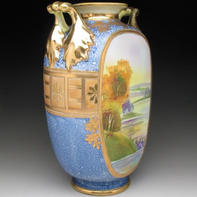 ノリタケ オールドノリタケ 暈し青地金盛り湖畔風景絵 花瓶 22cm