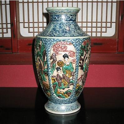 古九谷焼 赤絵人物草花文花瓶 古九谷焼 赤絵人物草花文花瓶 2025年最新