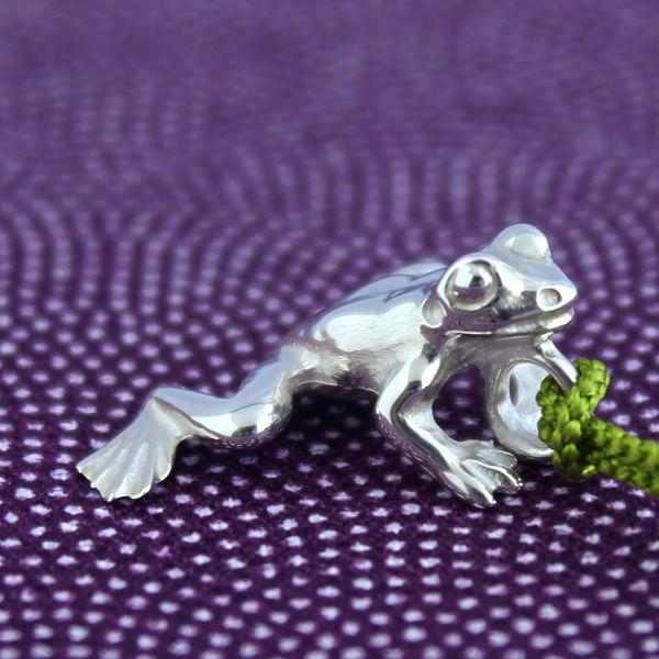 根付（銀製）蛙・かえる・カエル 足伸 豆 Amazon.co.jp: [梅都工房