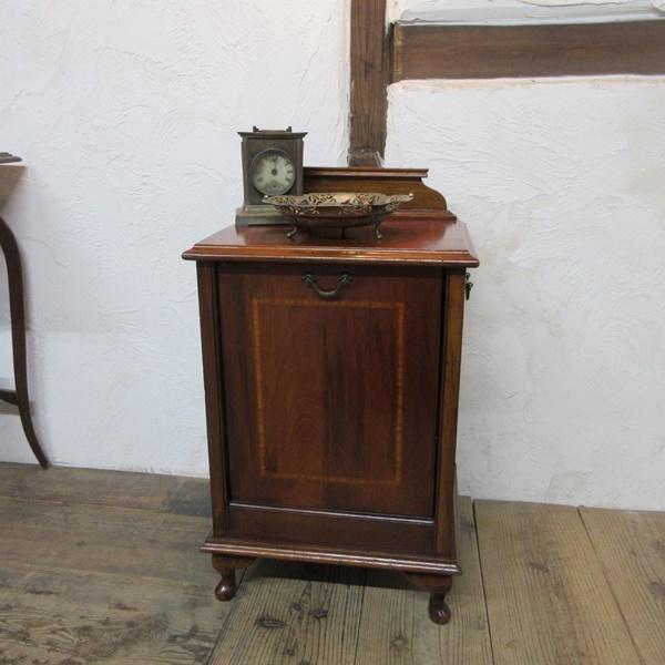 英国イギリスアンティークサイドキャビネット