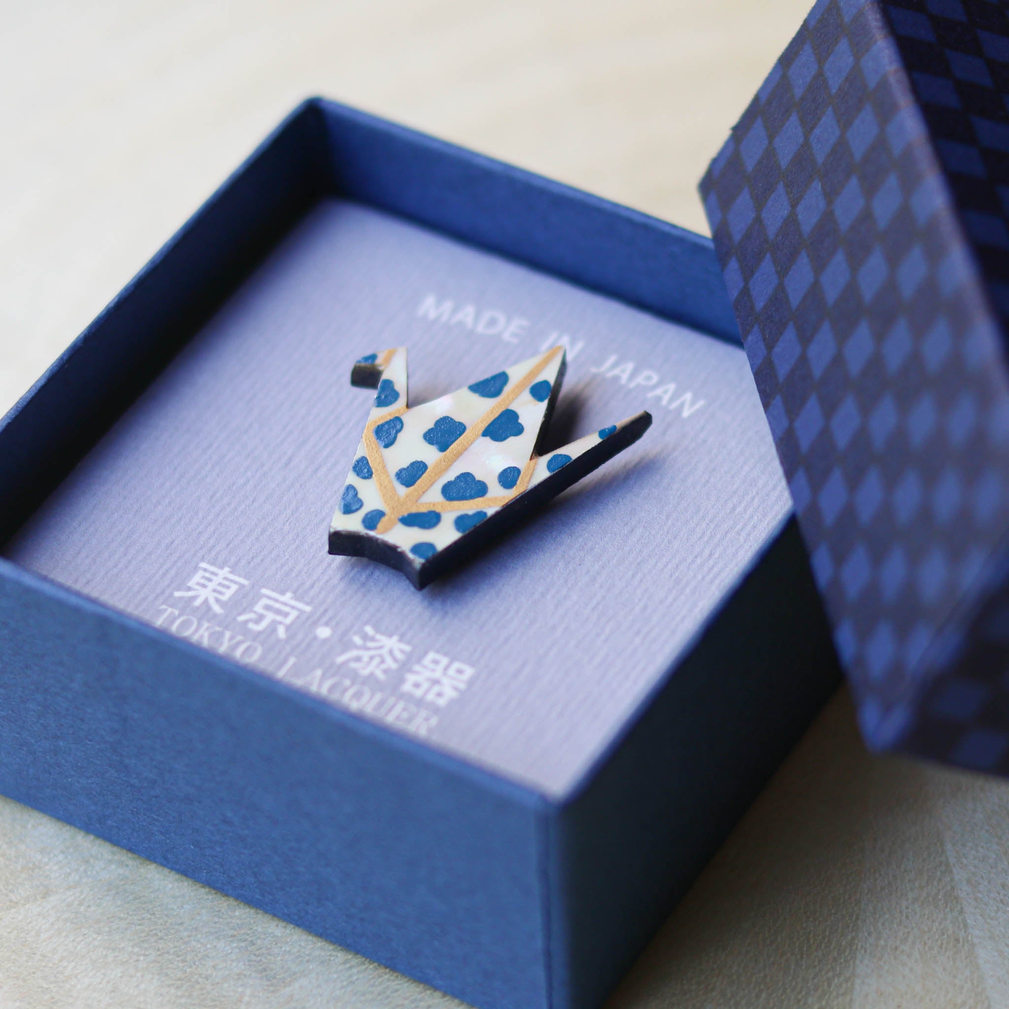 米津玄師 オウムピンバッジ オウム ピンバッジ / WHITE – KENSHI