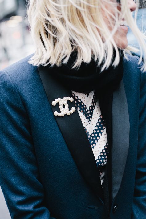 シャネルのブローチコーデ：ジャケット編 – ブローチに恋して