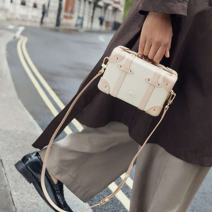 サファリ · マイクロケース | アイボリー/ナチュラル/ゴールド