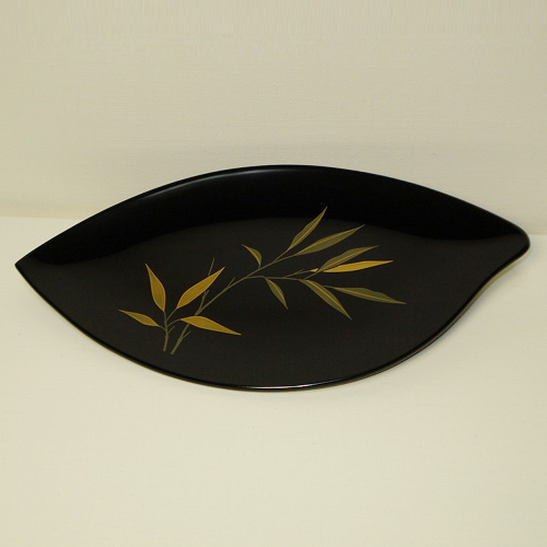 輪島塗 銘々皿 葉形 -笹の蒔絵仕上げ- [内外面とも黒色]｜輪島市の