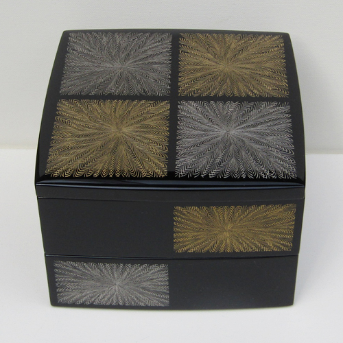 輪島塗重箱 角形 二段 -シノブの沈金仕上げ- [内面朱色/外面黒色] 胴