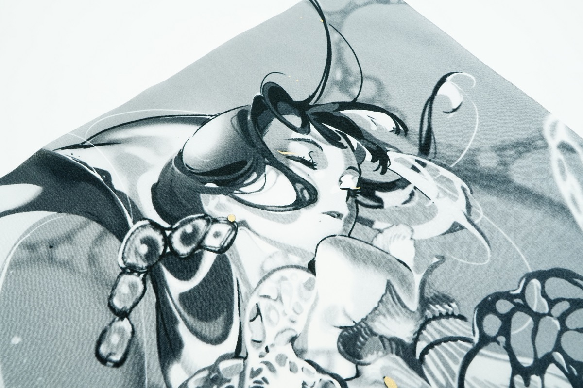 左から「米山舞×永楽屋手ぬぐい『BONE』」「米山舞×永楽屋手ぬぐい