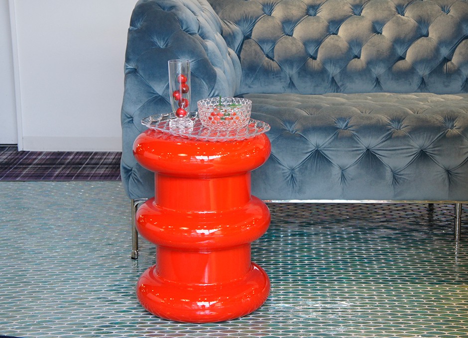 Kartell in Love！赤色のアイテムでエネルギッシュで情熱的な雰囲気に