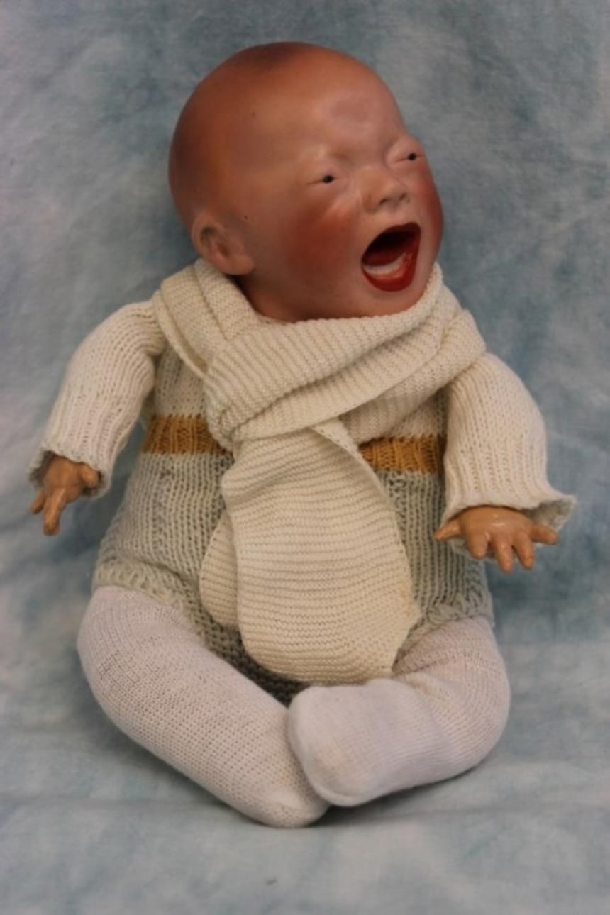 1920年代に人気を博したドイツ製の陶器赤ちゃん人形「ビスク・ドール