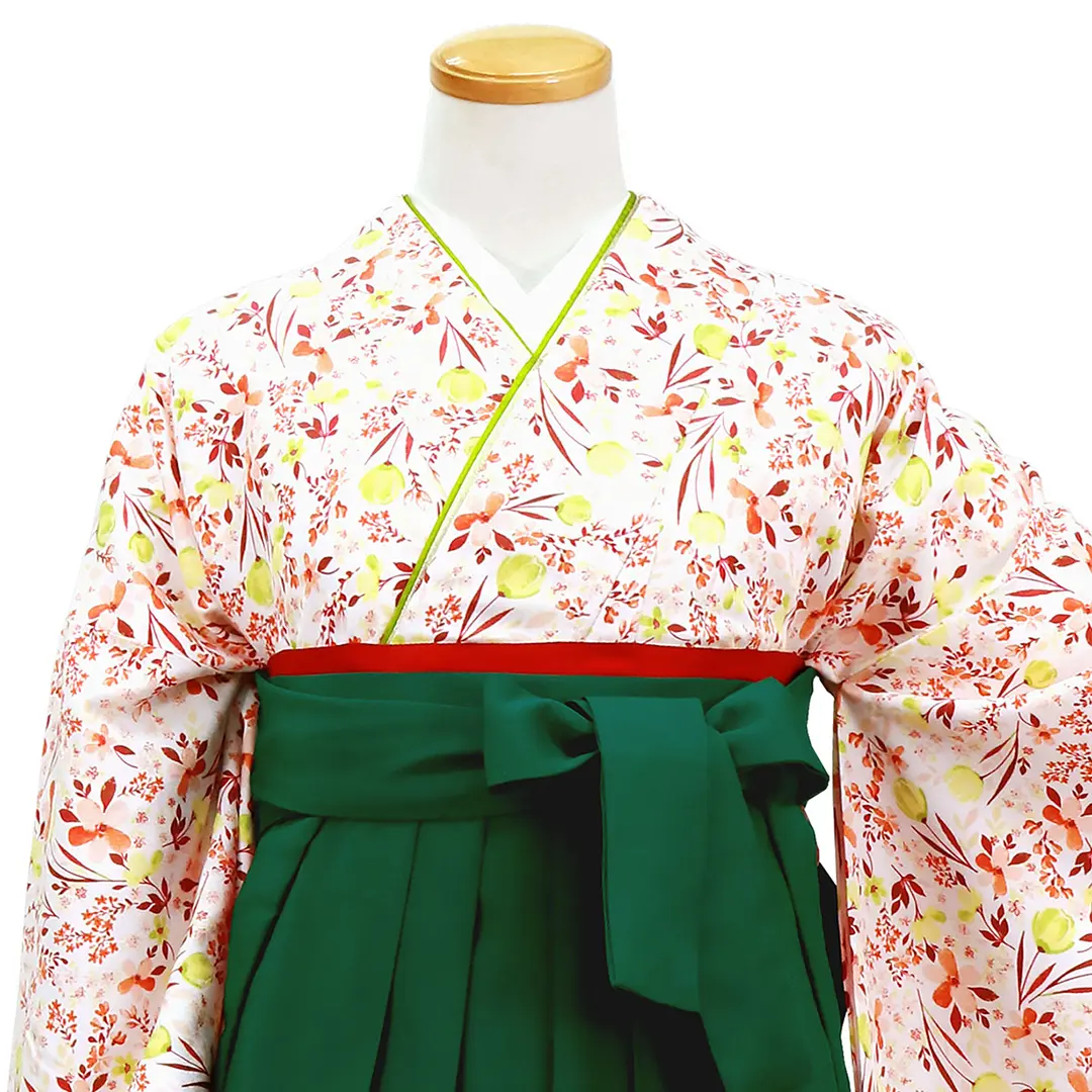 白地にオレンジとライムグリーンの小花柄・緑袴（無地） （二尺袖