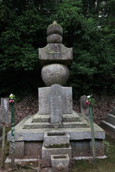 能勢町の石造美術（7） 清普寺 石塔と薬師石仏