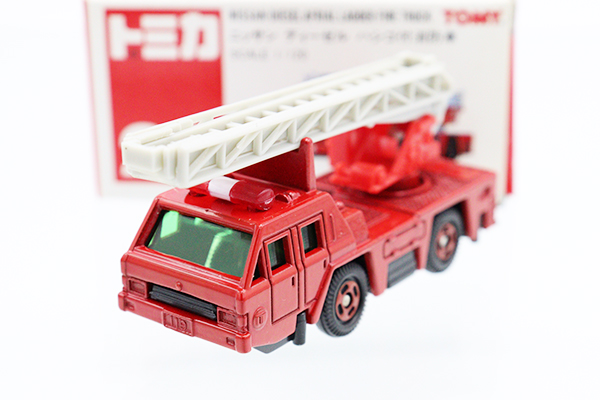 新品未使用】MINICHAMPS 消防車 ミニカー 赤 新品未使用】MINICHAMPS