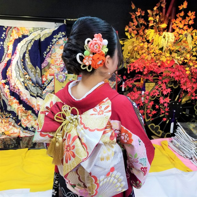 振袖 総絞り 花模様 紗綾形花地紋 薄ピンク 成人式 晴れの 着物 045a p