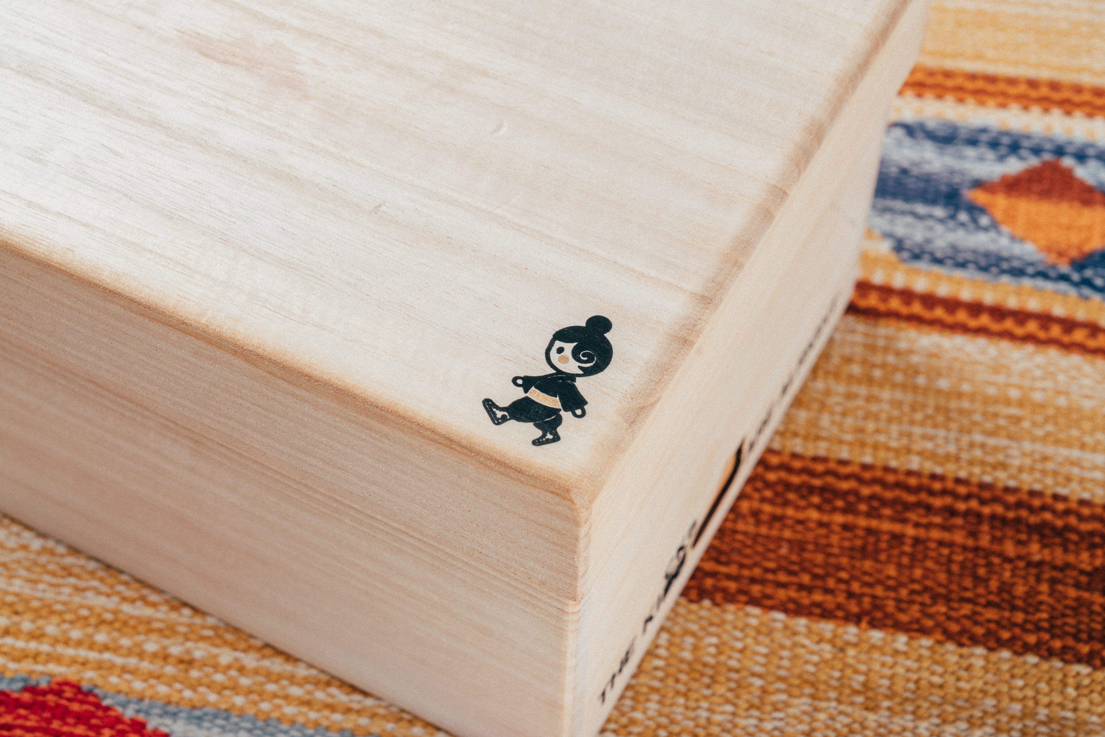 ARK-アルク- ファーストシューズ用桐箱スニーカーBOX – 桐尊足