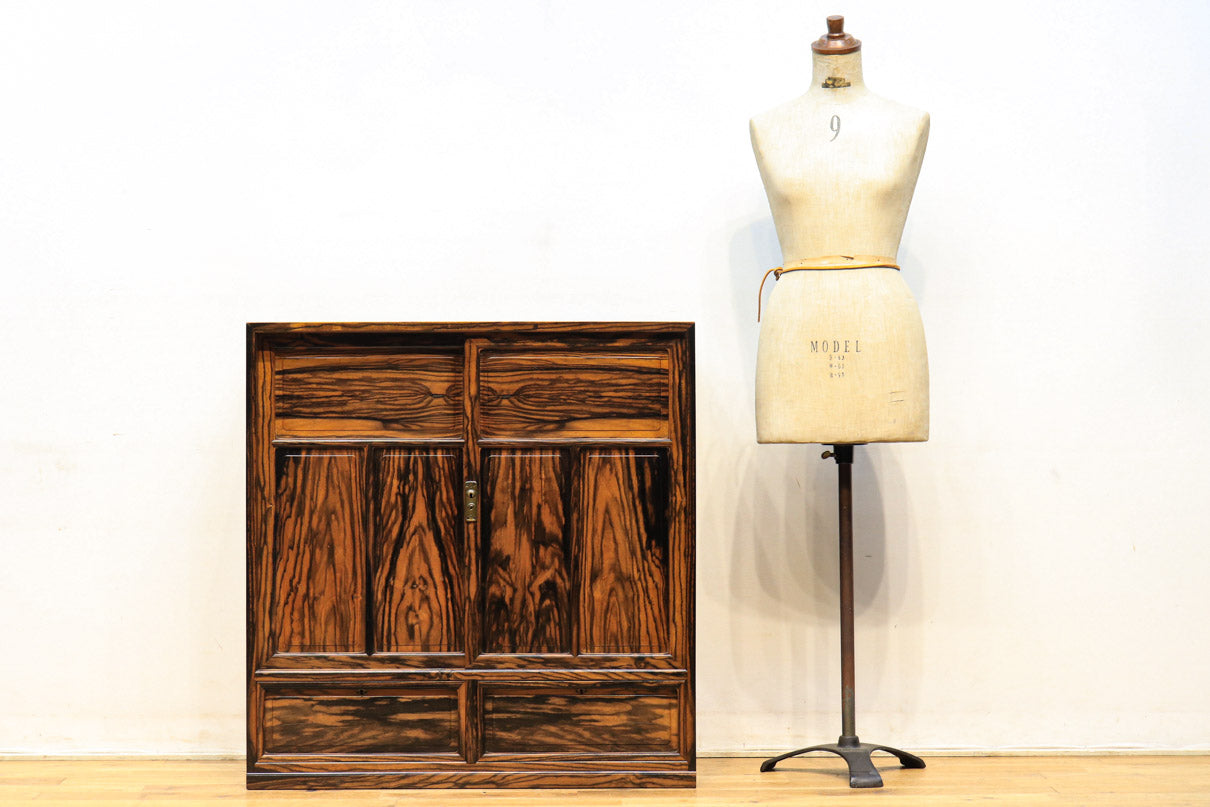 前面の全てを黒柿で埋め尽くした格調の高い帳場箪笥 BB2381 – 古福庵