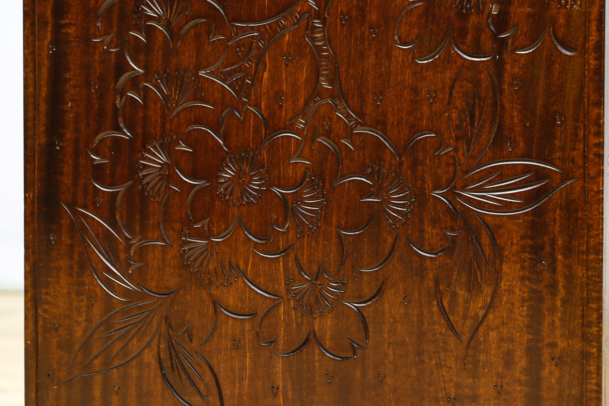 軽井沢彫りの上品な桜模様が浮かぶ鏡台 BB3164 – 古福庵 [ KOFUKUAN