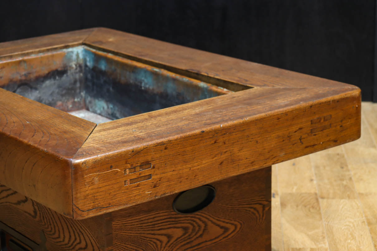 圧倒的な厚みの框に雄大な杢目が浮かぶ重厚感溢れる関西火鉢 BB3343