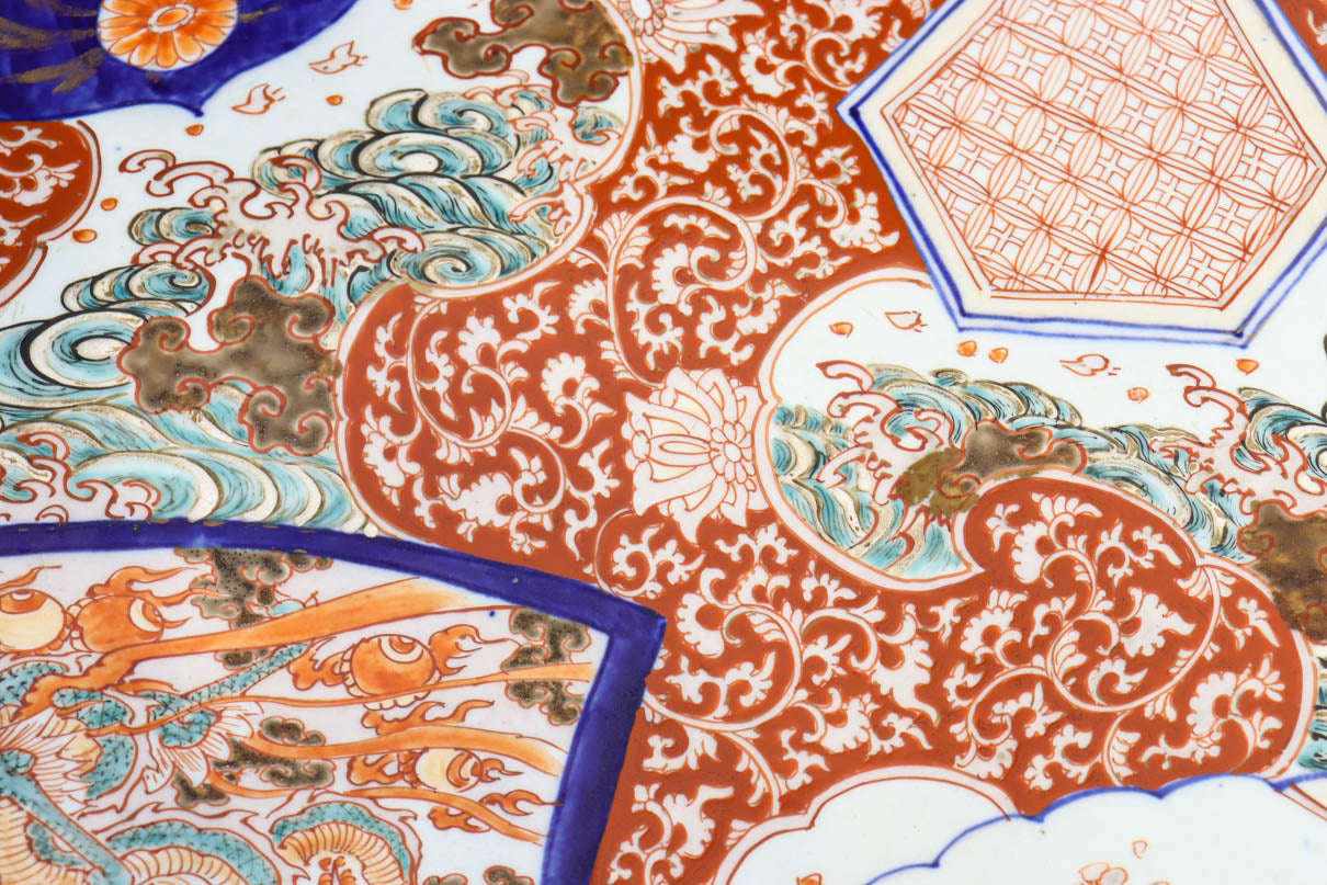 伊万里 草木文 色絵 かぶと大皿 [B31438] 伊万里 草木文 色絵 かぶと