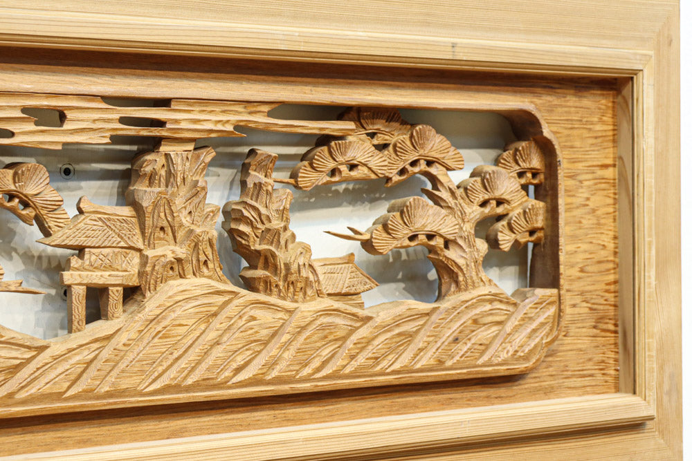 幅2150ミリ!! 立体感のある風景を描いた深掘り長尺彫刻欄間 EZ2514a