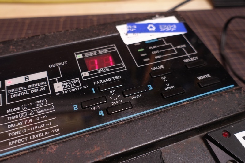 BOSS ME-5 GUITAR MULTIPLE EFFECTS（ボタンの反応が悪いです）」: こ