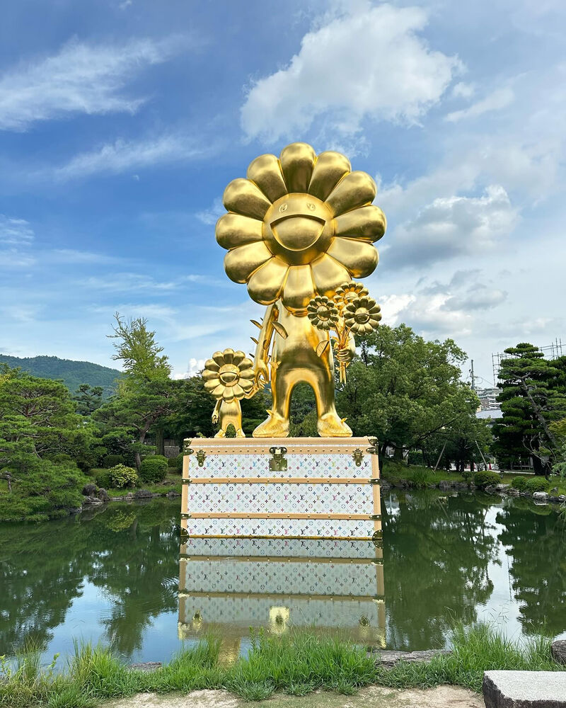 村上隆さんから風神雷神こけしの作成のお話をしていたのが去年の