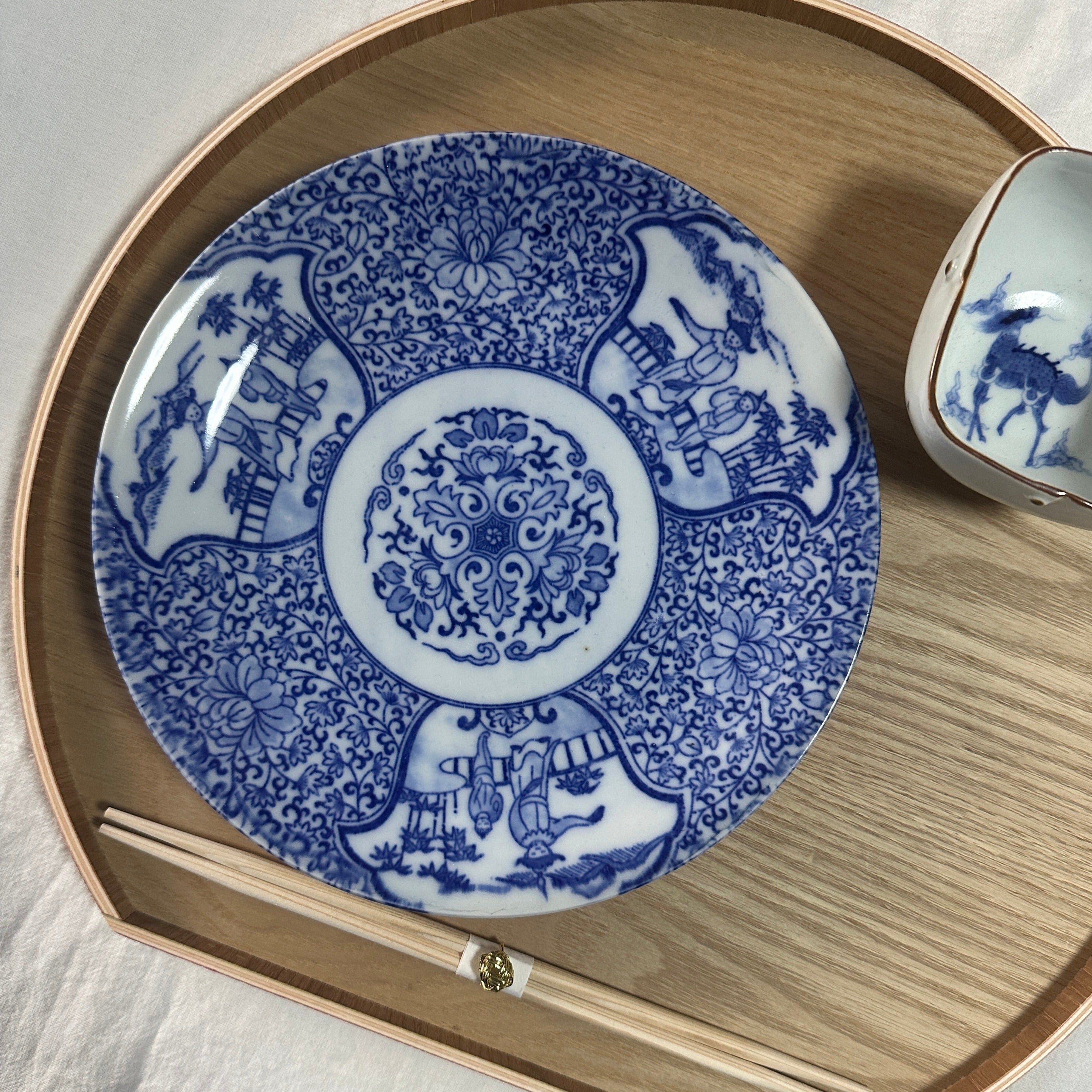 骨董 古伊万里 白磁 希少 菊割 赤絵 花綴り 魚紋 蝶々 陽刻 豆皿