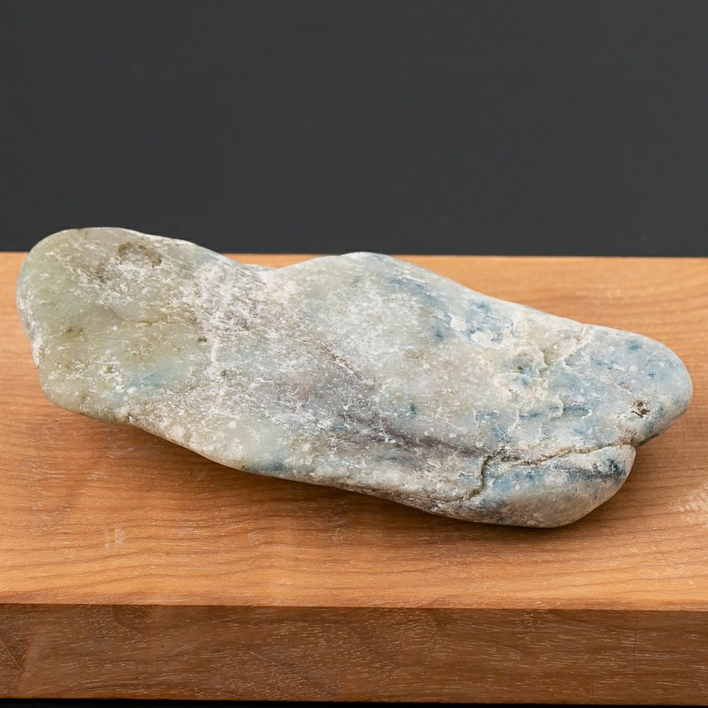 入コン沢・磨き石・灰＆青・104g】（高品質青色ヒスイ）糸魚川天然翡翠