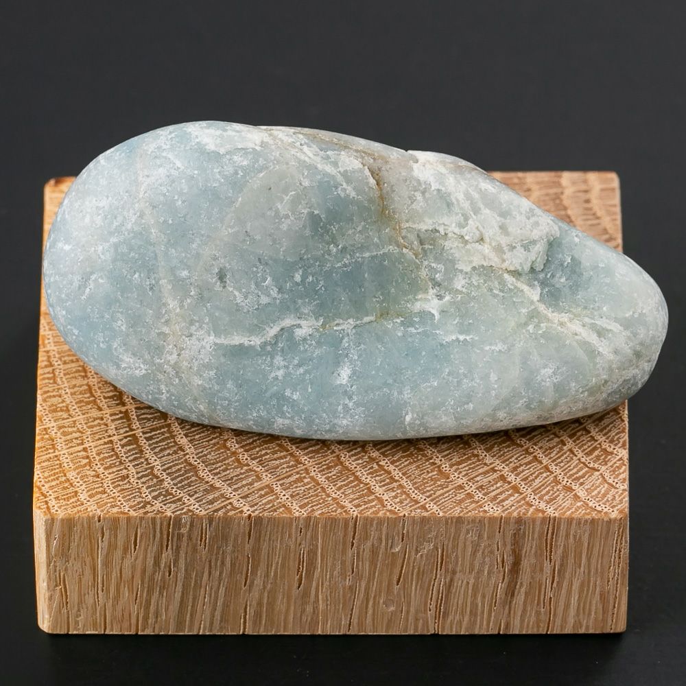 薄青色・市振海岸産・66g】（高品質青色ヒスイ）糸魚川天然翡翠原石