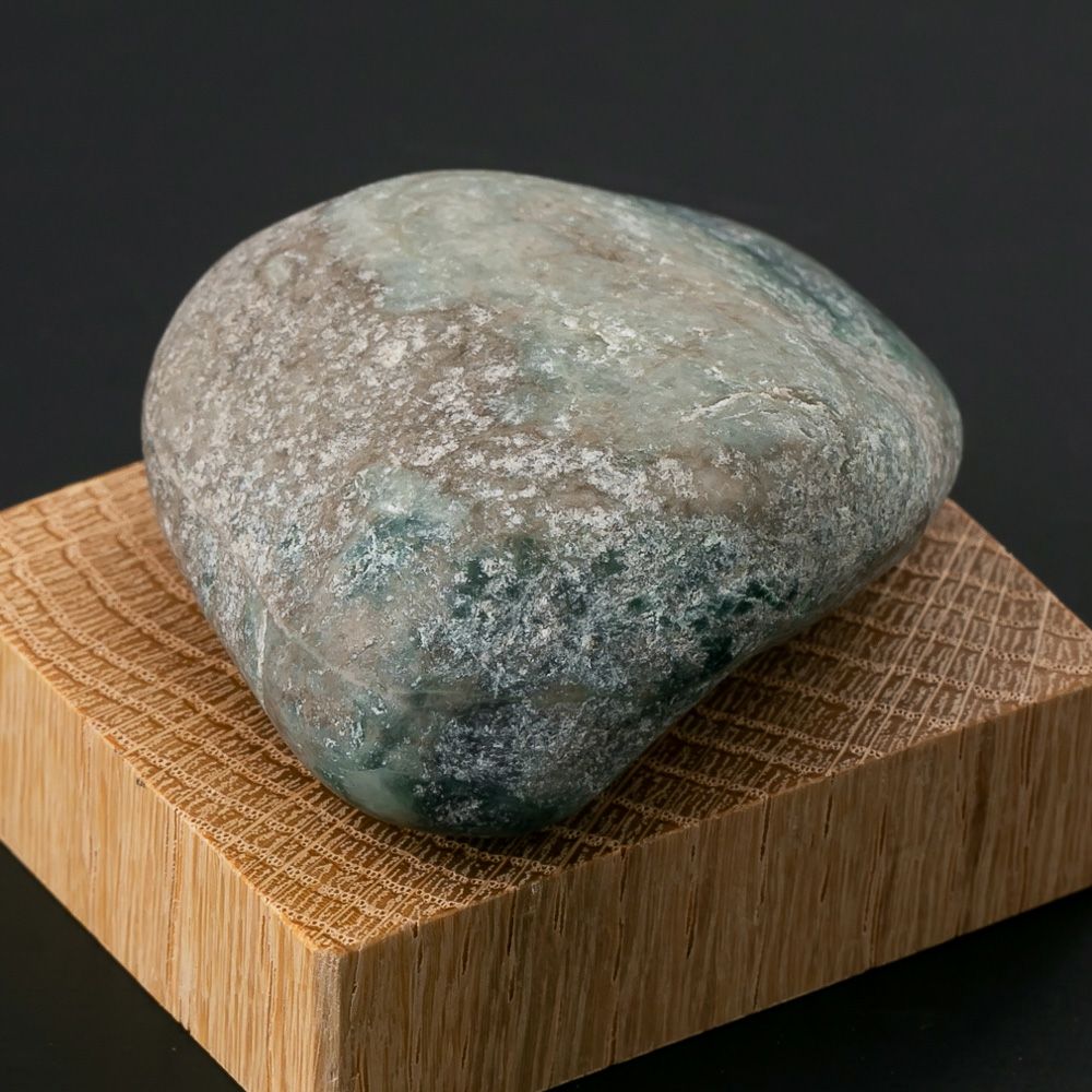 糸魚川翡翠 コン沢 青翡翠 勾玉 15.6g Itoigawa Blue Jadeite magatama