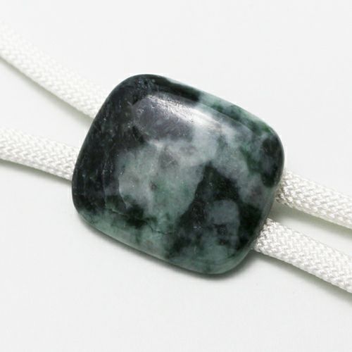 ループタイ・緑圧砕模様・渋い輝き】（高品質濃緑色ヒスイ）糸魚川天然