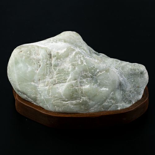 磨き石・小滝産・1.7kg】（高品質薄緑色ヒスイ）糸魚川天然翡翠原石