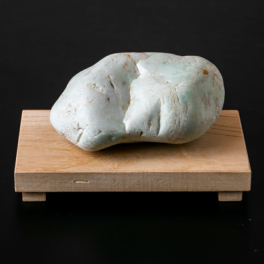 淡緑色・1,100g】（高品質淡緑色ヒスイ）糸魚川天然翡翠原石 | 糸魚川