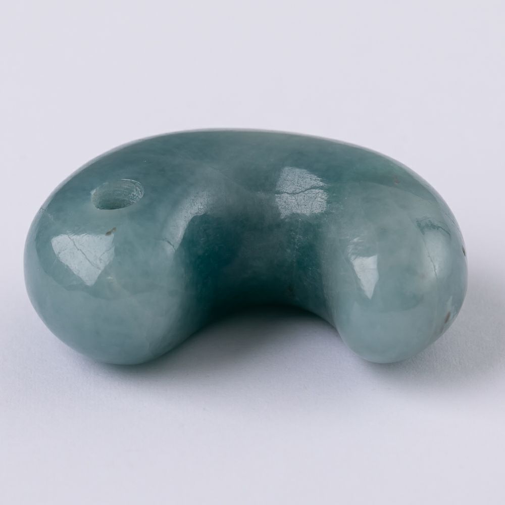 ✳ピカピカの綺麗な勾玉 極上の透明感 糸魚川翡翠ミニ勾玉2個セット