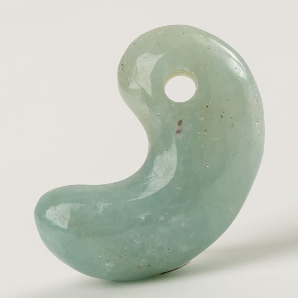 糸魚川翡翠コン沢青緑勾玉 コレクションに‼️ 買って損無しの高額商品