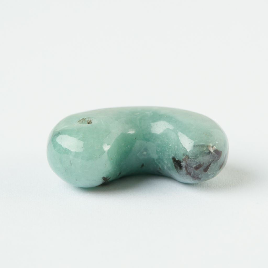 入コン沢・緑青色・艶美麗】（高品質緑青色ヒスイ）糸魚川天然翡翠勾玉